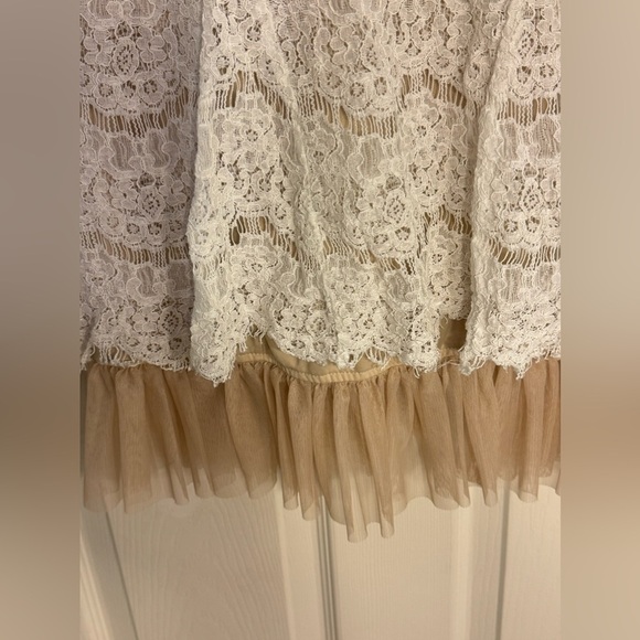 Trixxi Clothing Company Lace White and Cream Sleeveless Dress Size Medium - Picture 3 of 6